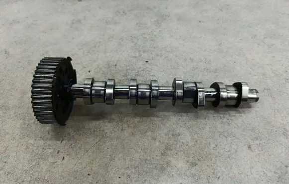 Skoda Octavia Mk2 (1Z) Camshaft 038109111E
