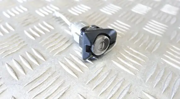 Toyota Prius (XW50) Front door lock (next to the handle) 6900547240