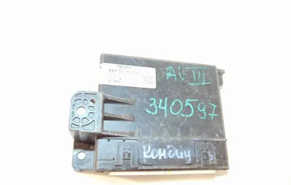 Toyota Avensis T270 Air conditioning/heating control unit MB1777008200 8865005252