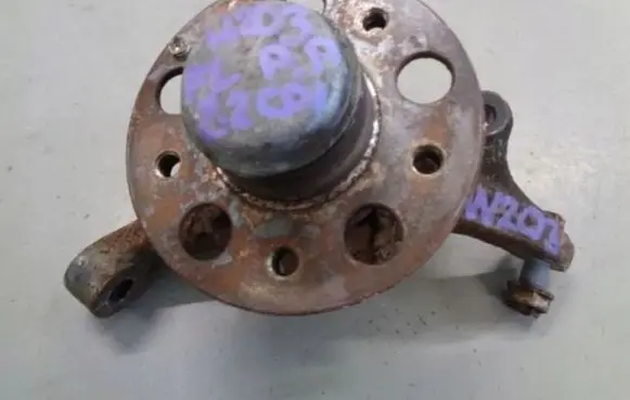 Mercedes-Benz C W203 Rear wheel hub