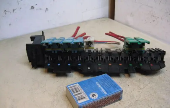 Renault Laguna I Fuse module