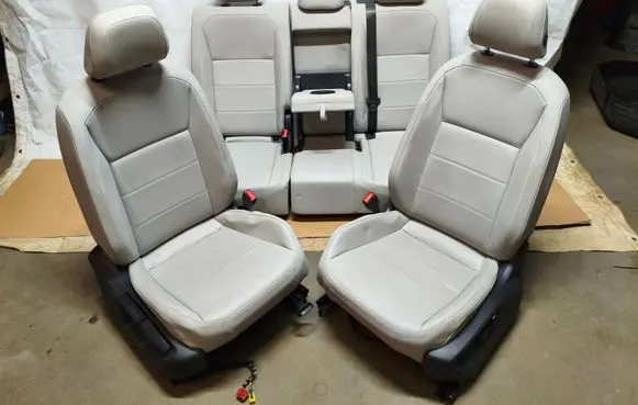 Seat set