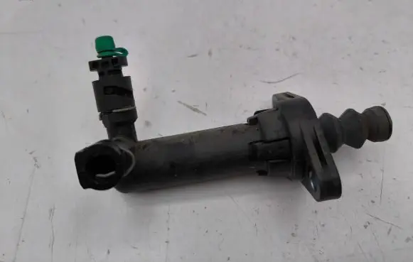 Clutch slave cylinder