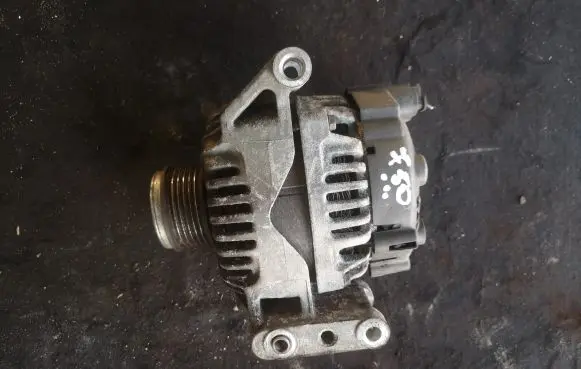 Fiat 500L Generator/alternator 51880175