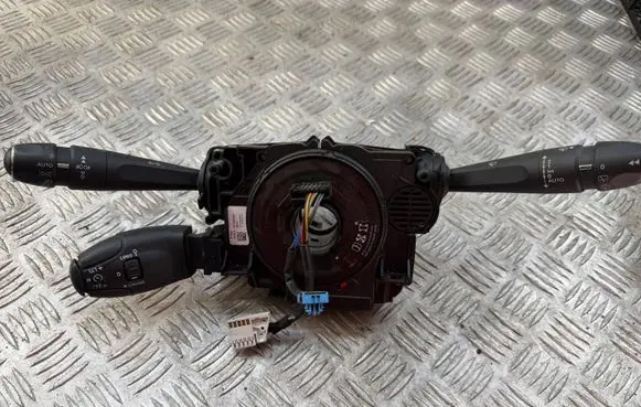 Toyota Proace Indicator stalk 98093093ZD