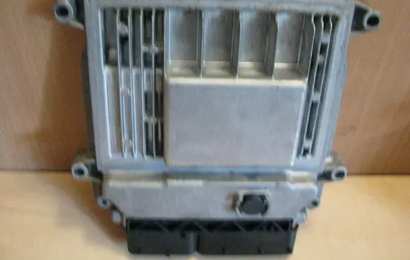 KIA Ceed Engine control unit/module 0281014223