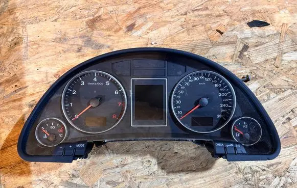 Audi A4 S4 B7 8E 8H Speedometer (instrument cluster) 8E0920932A