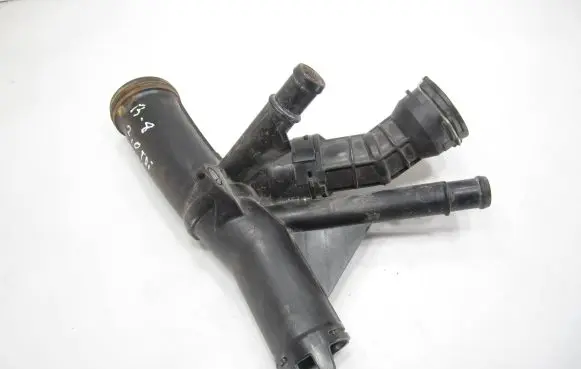 Volkswagen PASSAT B8 Engine coolant pipe/hose 04L121026F 04L121071E
