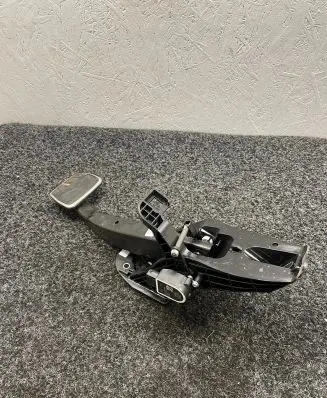 BMW 3 G20 G21 Brake pedal 6874290