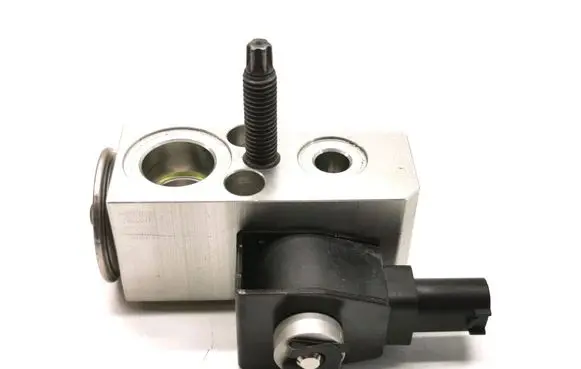 Tesla Model 3 Air conditioning (A/C) expansion valve 1101878-00-A