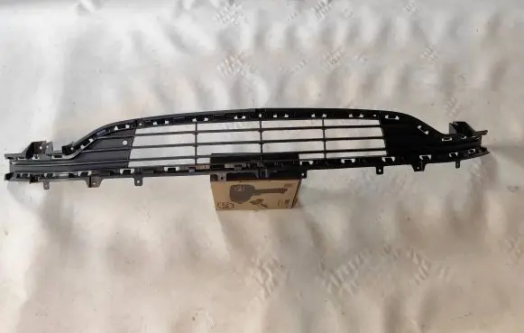 Opel Mokka X Front bumper lower grill 475498858
