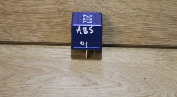 Audi A4 S4 B5 8D Glow plug pre-heat relay 8A0951253