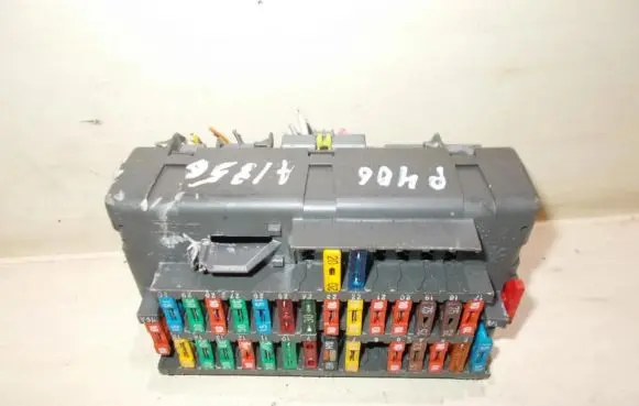 Peugeot 406 Fuse box set 9450582180