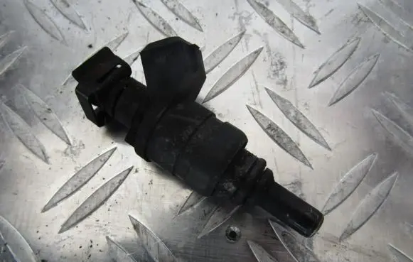 BMW 5 E39 Fuel injector 1427240