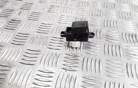 Nissan X-Trail T30 Electric window control switch 6614Z