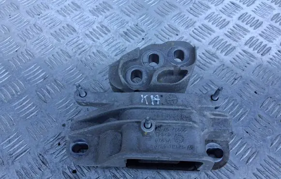 Engine mounting bracket