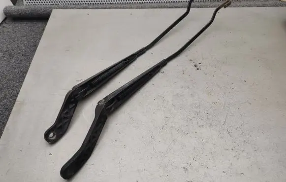 Citroen XM Front wiper blade arm