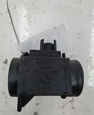 BMW 5 E39 Mass air flow meter 2246084
