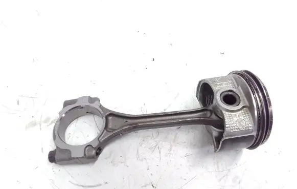 Toyota Yaris Piston with connecting rod 21120