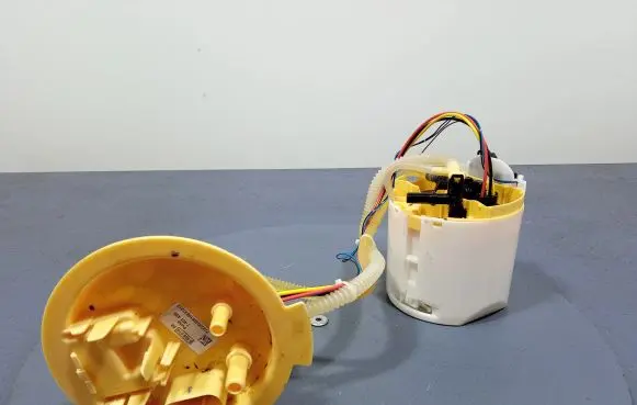 BMW X3 E83 In-tank fuel pump 7401430