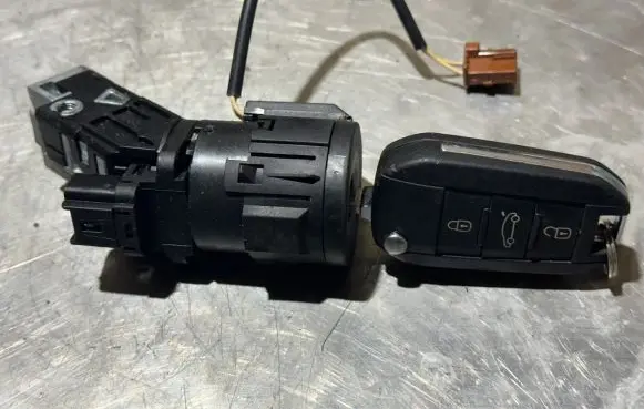 Citroen C4 Cactus Ignition lock 9663123380