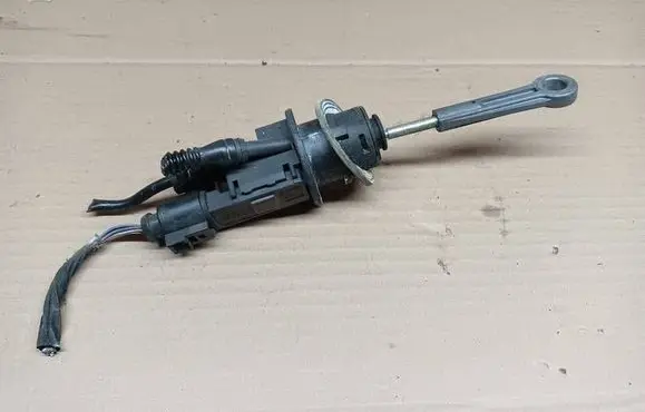 Audi Q5 SQ5 Clutch pedal sensor 8K0907658D
