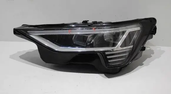 Audi e-tron Headlight/headlamp 0105212327 030111023300 4KE941039