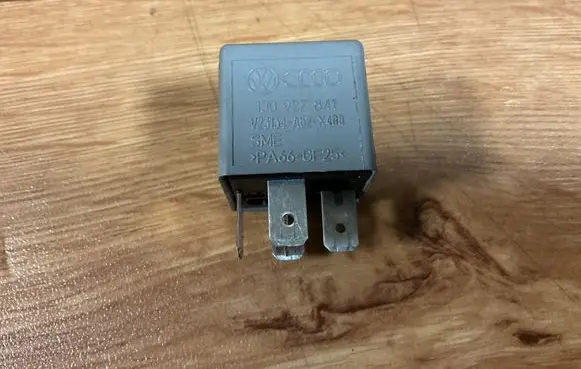 Volkswagen Golf IV Other relay 1J0927841 V23134A52X400