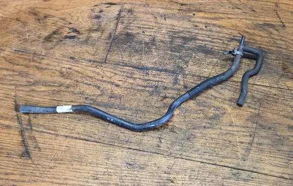 Engine coolant pipe/hose