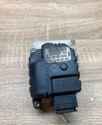 Mercedes-Benz A W169 Air flap motor/actuator A1698203042 WITHPLUG