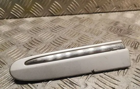 Mercedes-Benz CLK A209 C209 Fender grill 2096902162