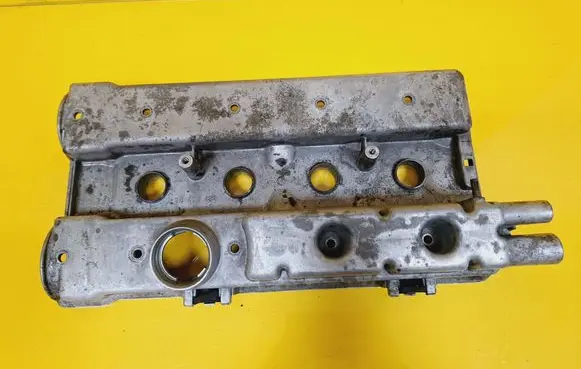 Opel Vectra B Rocker cam cover 90470439