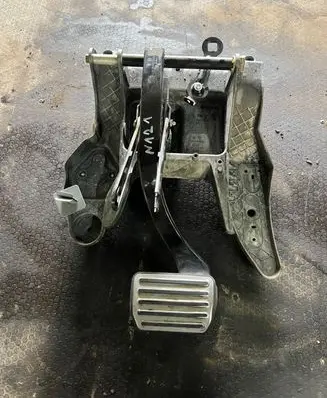 Porsche Cayenne (9PA) Brake pedal 7L0723142B