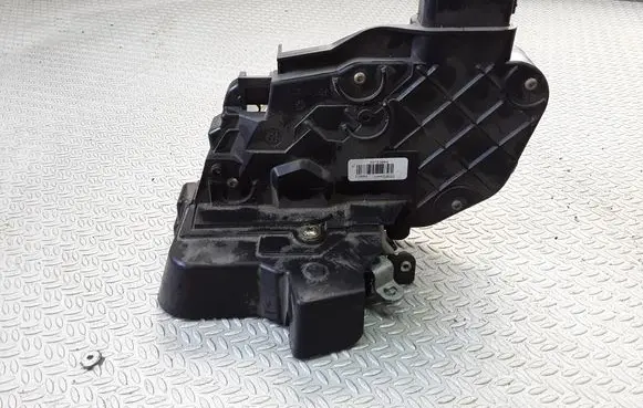 Volvo V50 Front door lock 30753664