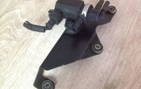 Volvo S40, V40 Turbo solenoid valve 30618057