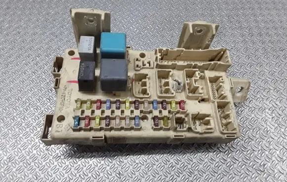 Nissan Note (E11) Fuse module