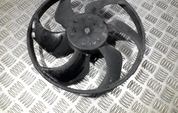 Nissan Note (E11) Radiator cooling fan shroud
