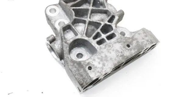 Land Rover Range Rover Evoque L538 Engine mounting bracket GJ326030AA