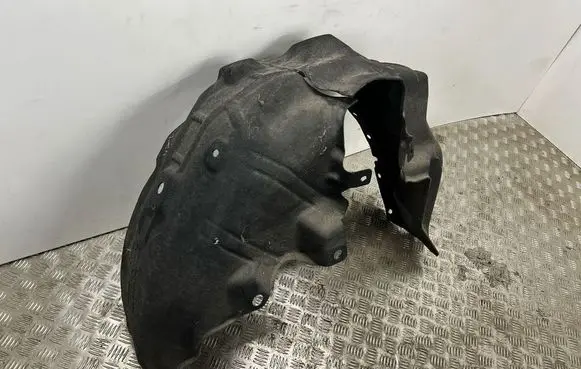 Rear arch fender liner splash guards