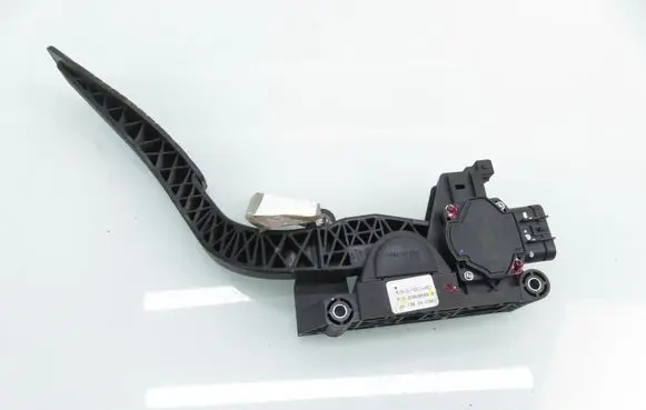Chevrolet Captiva Accelerator throttle pedal 20905699