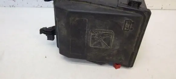 Peugeot 308 Fuse box cover 9678633380