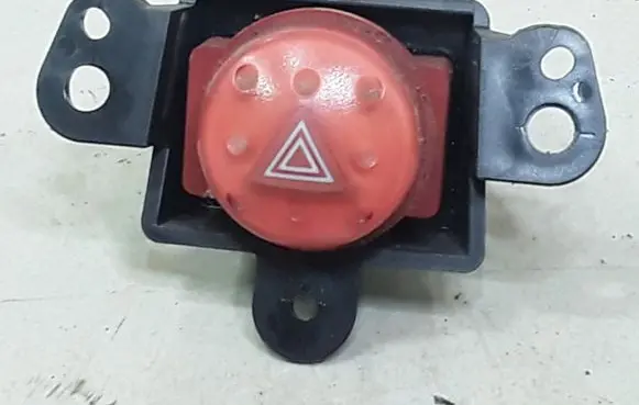 Nissan Almera Tino Hazard light switch 06016