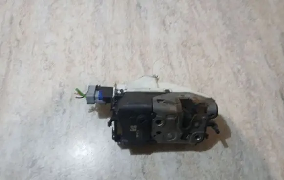 Citroen Berlingo Front door lock PSA828405