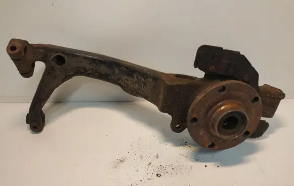 Volkswagen PASSAT B5 Front wheel hub 800407258S