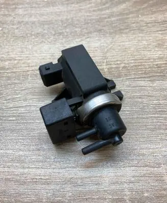 BMW 5 E39 Turbo solenoid valve 2247906