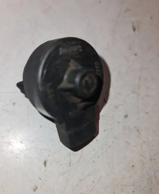 Volkswagen Golf I Vacuum valve 171919825