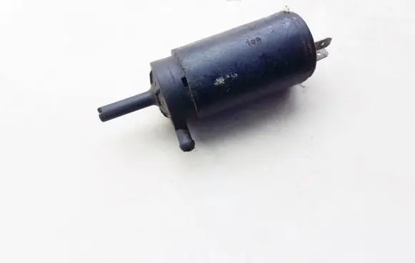 Volkswagen Jetta III Windscreen/windshield washer pump