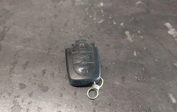 Audi A6 S6 C5 4B Ignition key/card 4D0837231A