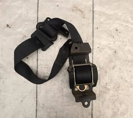 Chrysler Pacifica Third row seat belt 684600d