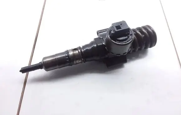 Skoda Octavia Mk2 (1Z) Fuel injector 03G130073G 040928